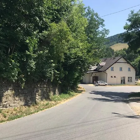 ベッド・アンド・ブレックファスト Jagnienawinie ミエンジブロジェ・ジビエツキエ